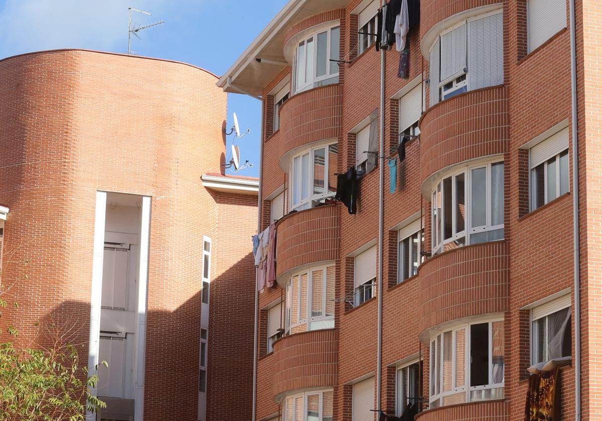 Bloque de viviendas en La Albuera en el que hay algunas viviendas sociales.