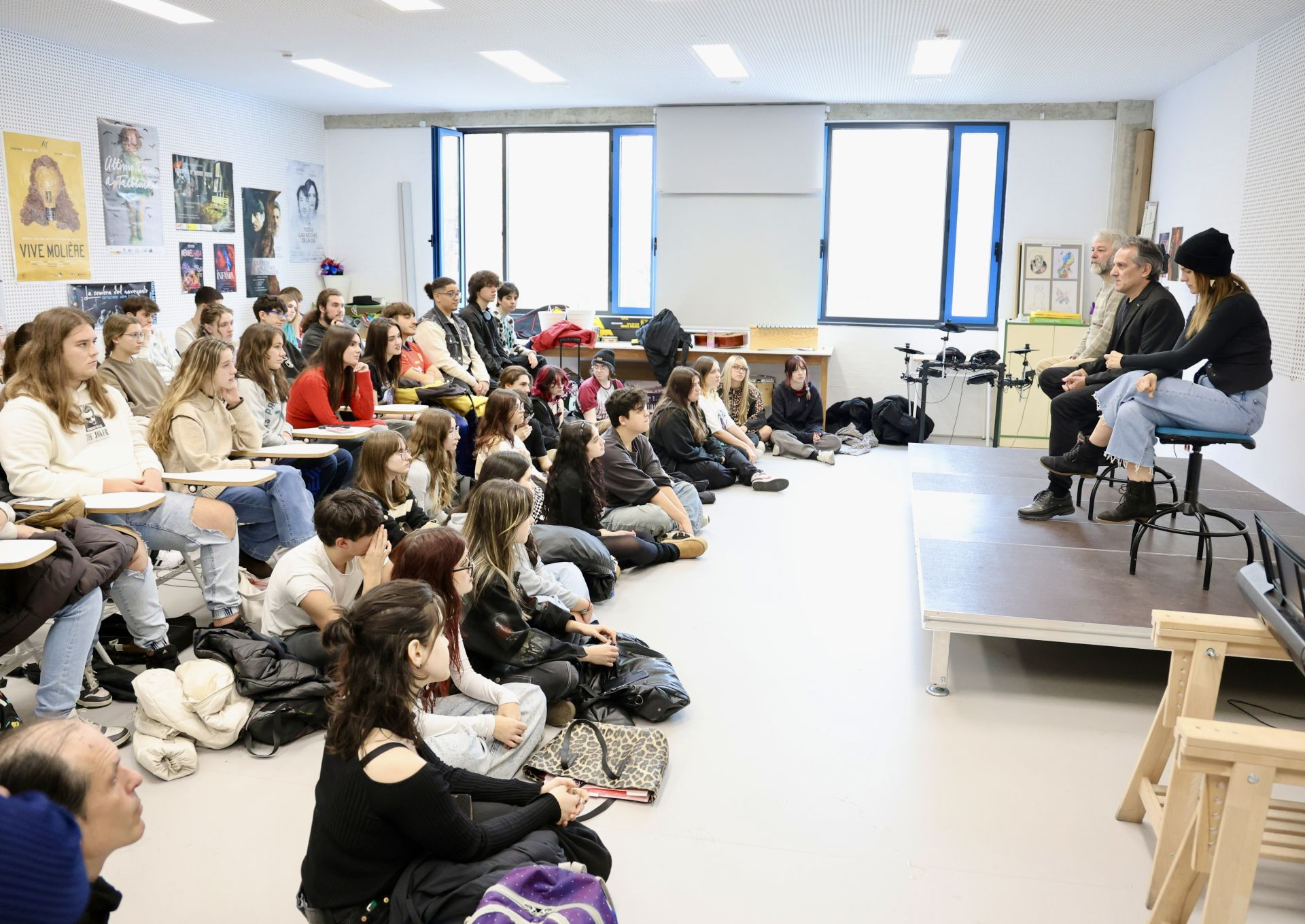 Las imágenes de las representaciones de Corsario a a alumnos de la Escuela de Arte