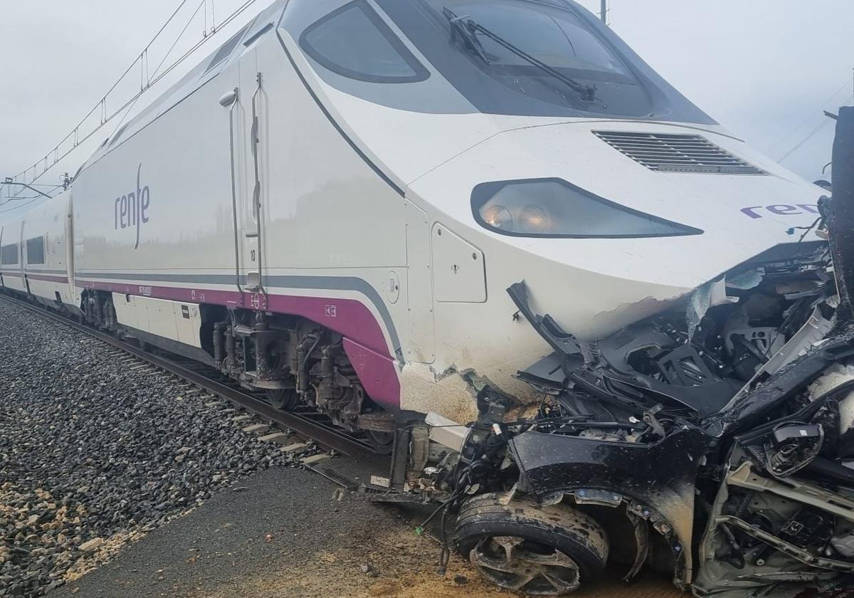 Mueren dos trabajadores de las obras del AVE al arrollar un tren a un vehículo