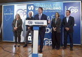 Alfonso Fernández Mañueco presenta la Semana del Municipalismo junto a Cristina Ayala, Elías Bendodo, Cuca Gamarra y Borja Suárez.