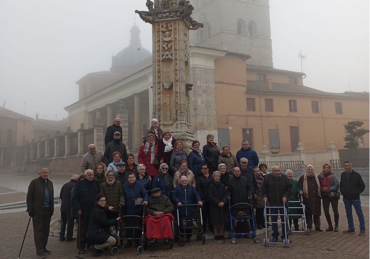 Las personas mayores de los tres pueblos en el rollo de Villalón de Campos