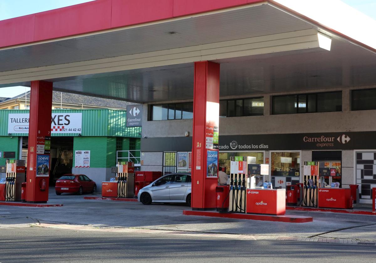 Gasolinera conocida como La Pista, en el barrio segoviano de San José.