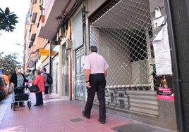 Imagen de archivo de un local cerrado en la avenida de Segovia de Valladolid.