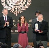 El maestro Muñoz de Pablos recoge su medalla