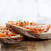 Tosta de salmón y aguacate