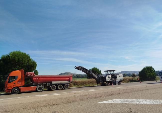 Obras de mejora del firme entre Tudela y Valladolid.