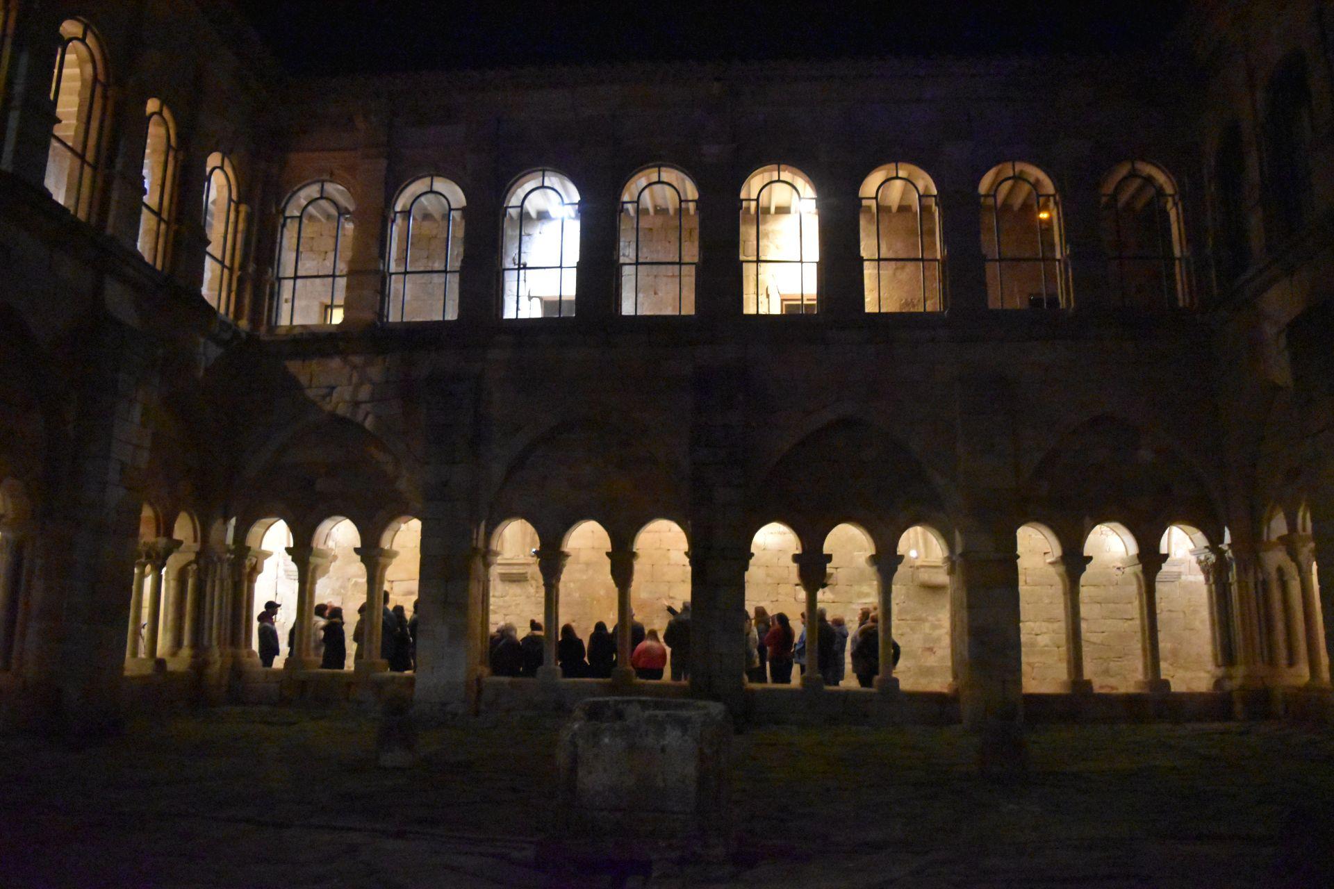 Una visita nocturna por el monasterio de Aguilar