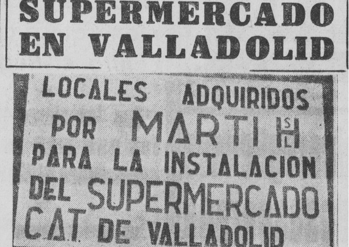 Imagen secundaria 1 - Arriba, colas para entrar en el supermercado el primer día de su apertura. Abajo, anuncio de su futura instalación y la calle de la Pasión, donde se abrió, en los años 60.