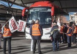 Piquetes informativos de Comisiones Obreras de Segovia en la estación de autobuses.