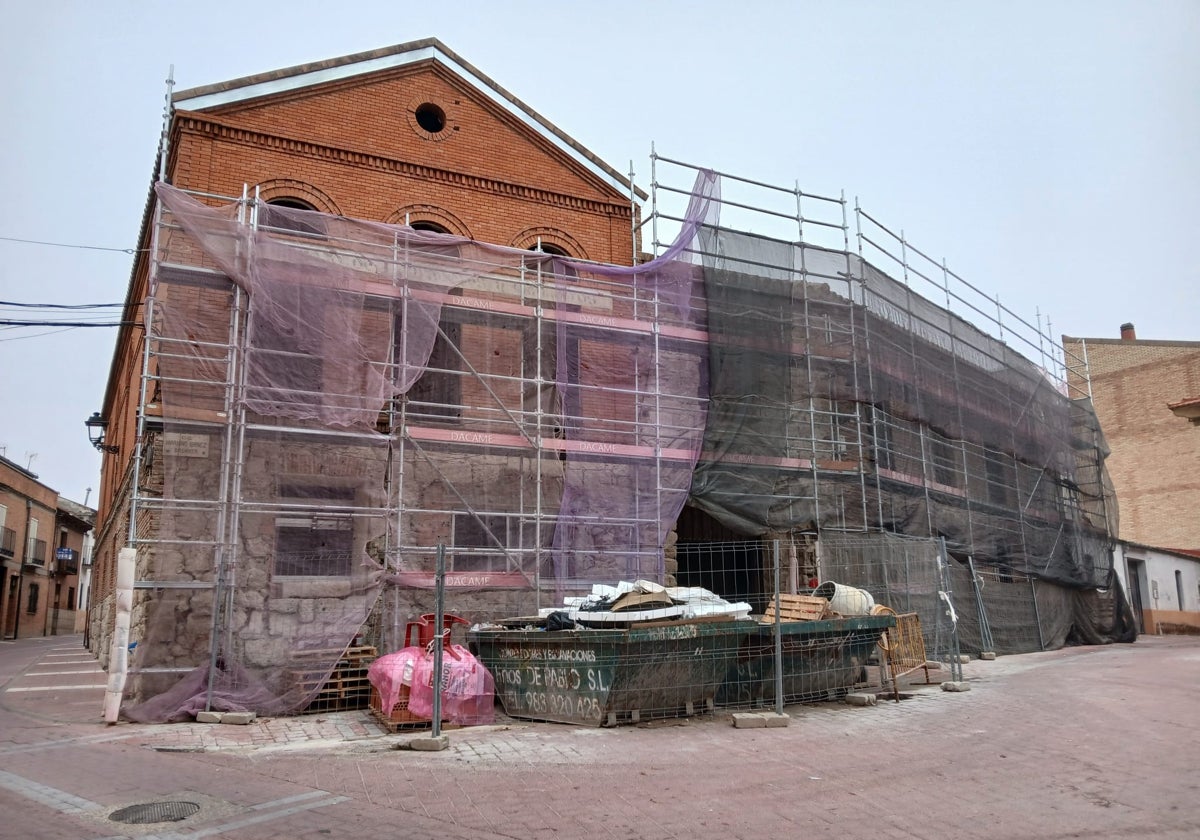 Edificio del Sindicato de Tudela de Duero en obras