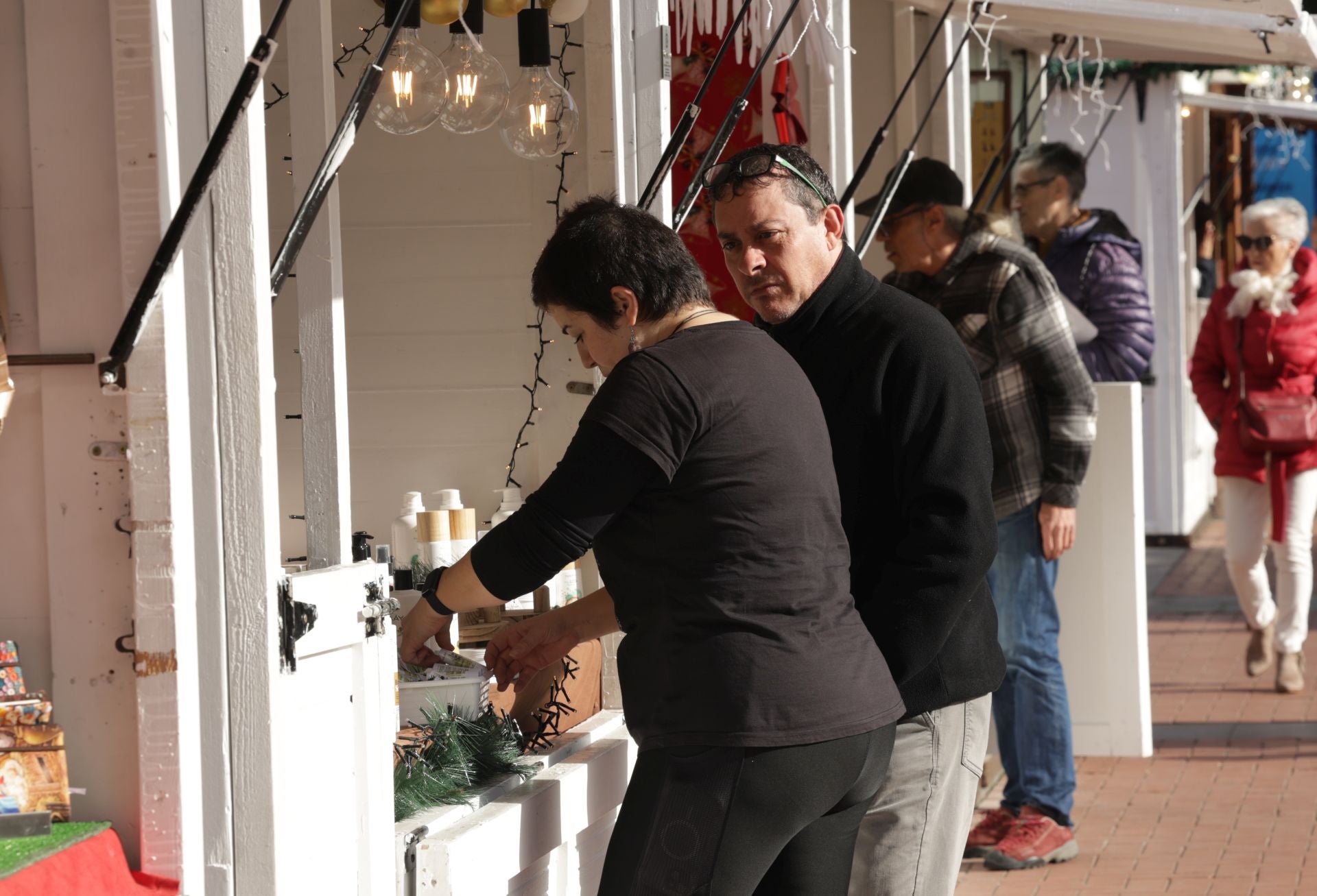 Las imágenes del mercado navideño en la Plaza Mayor de Valladolid