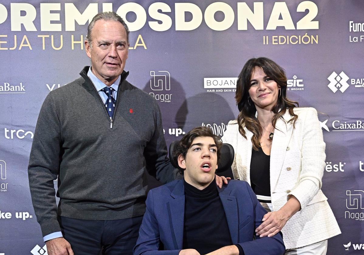 Bertín Osborne con Fabiola Martínez y su hijo Kike.