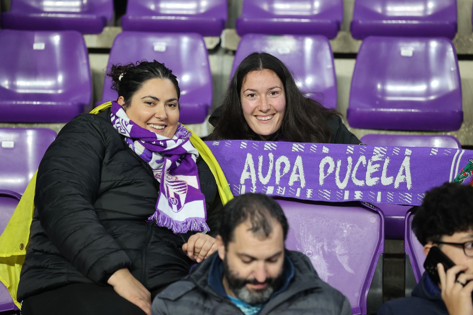 Búscate en la grada del estadio José Zorrilla (1/4)