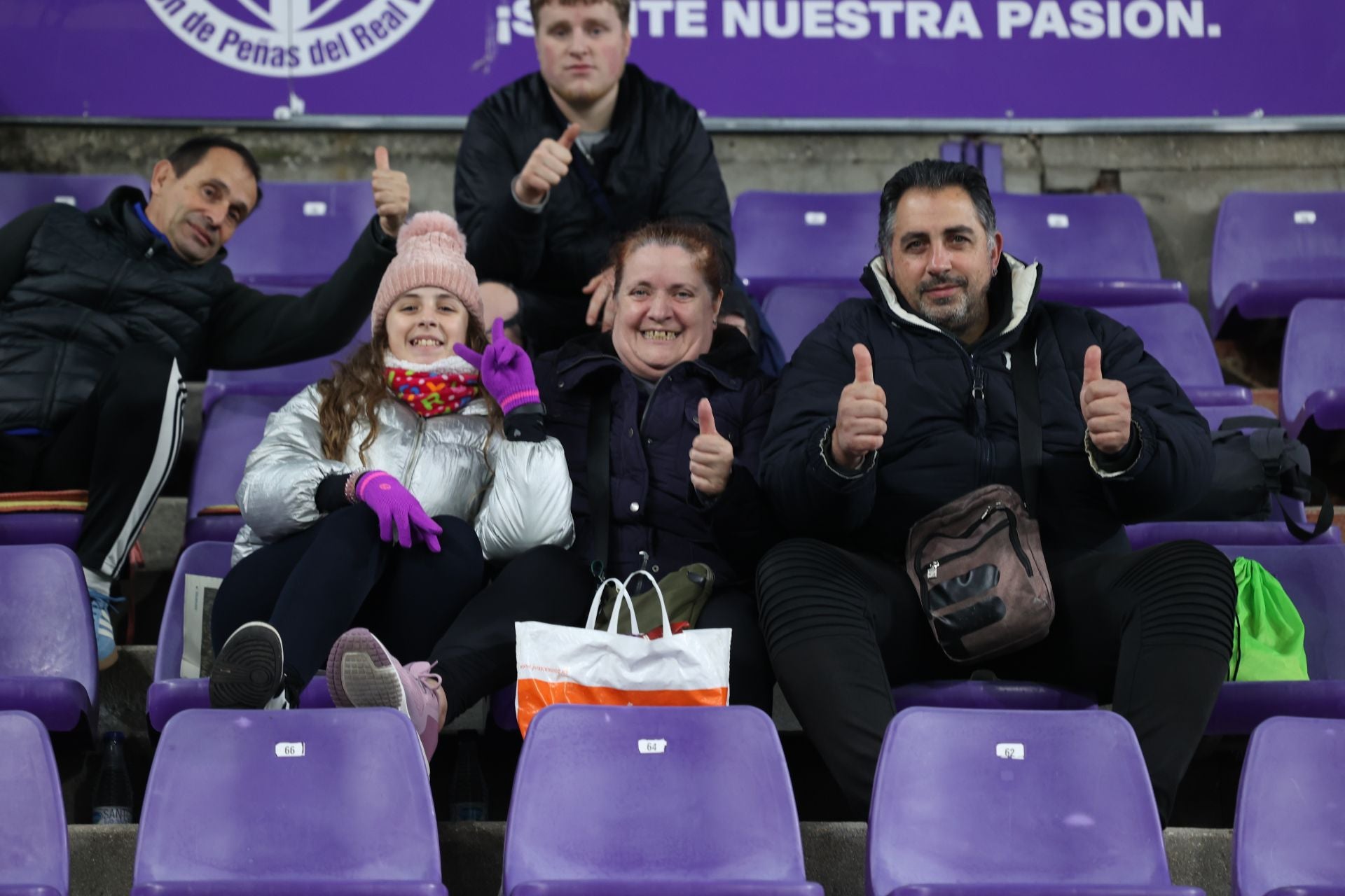 Búscate en la grada del estadio José Zorrilla (1/4)