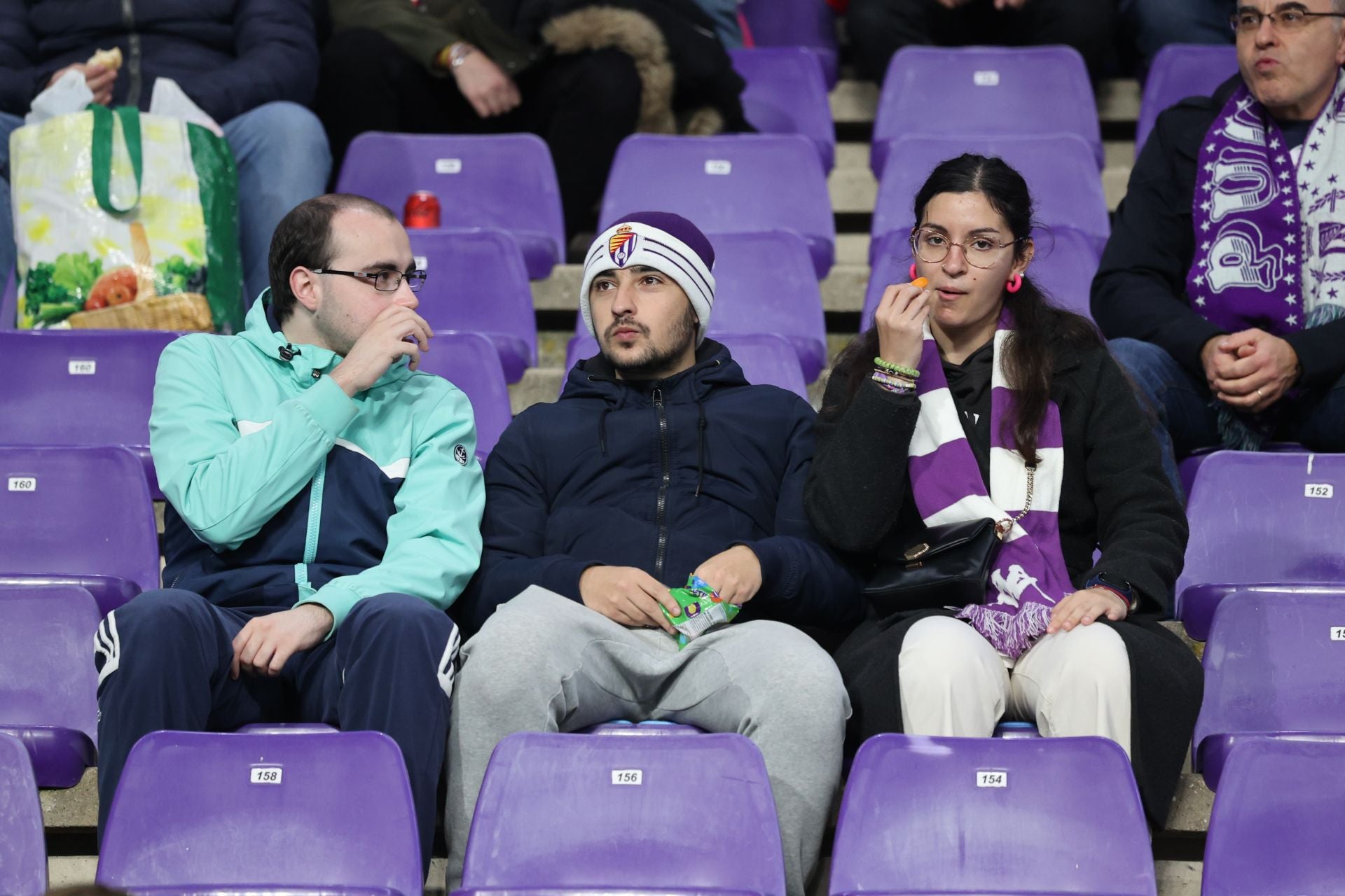 Búscate en la grada del estadio José Zorrilla (1/4)