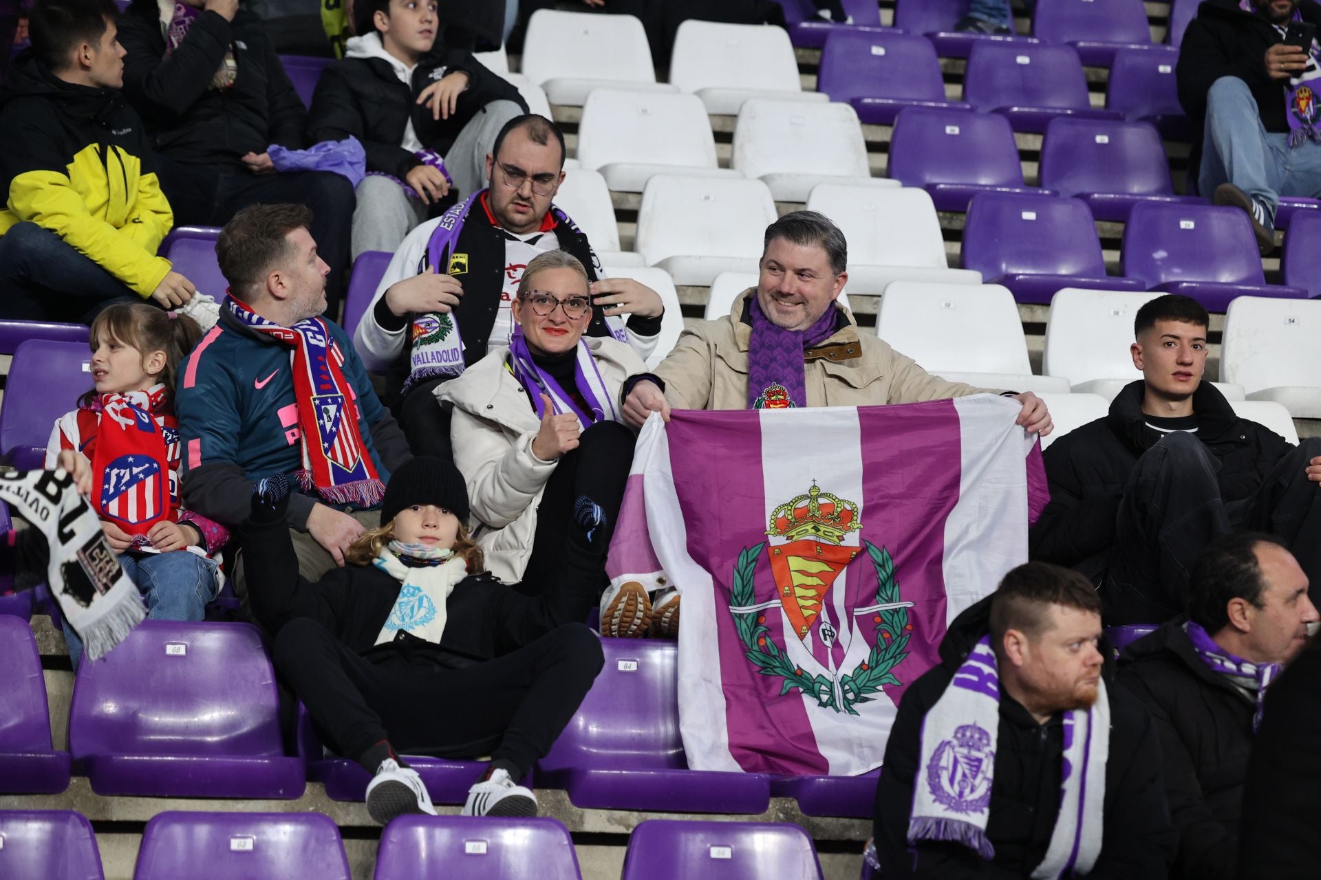 Búscate en la grada del estadio José Zorrilla (1/4)