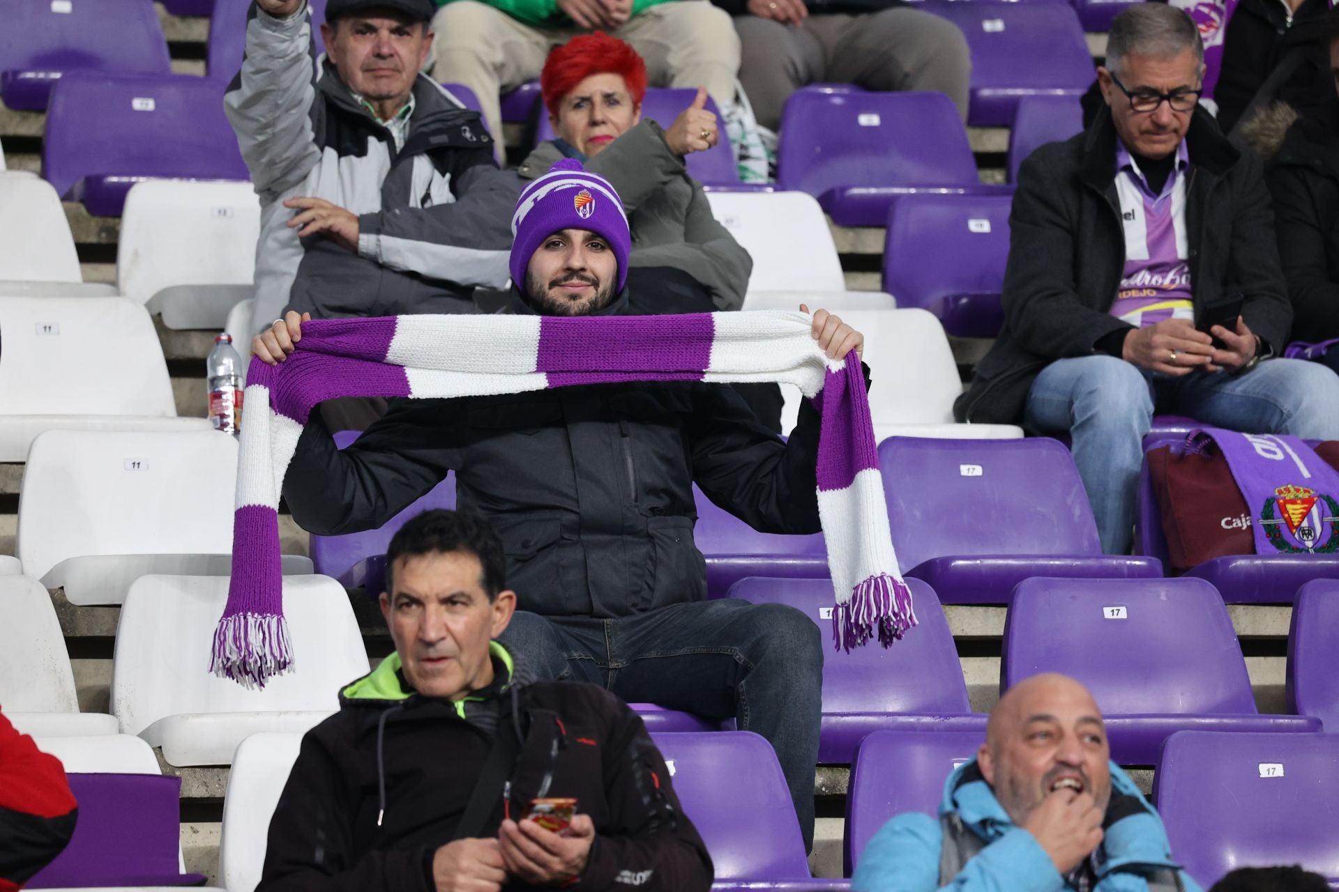 Búscate en la grada del estadio José Zorrilla (2/4)