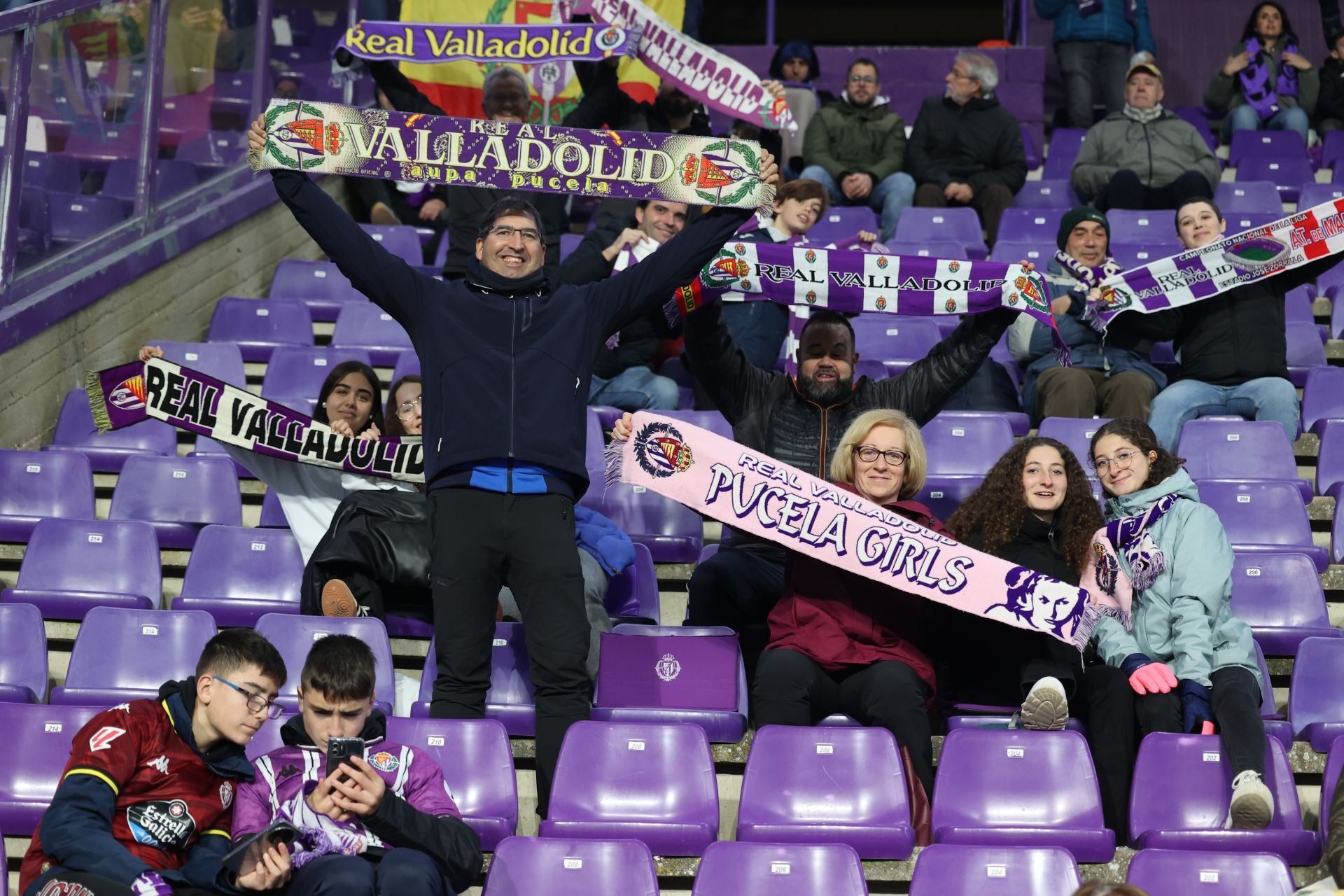 Búscate en la grada del estadio José Zorrilla (2/4)