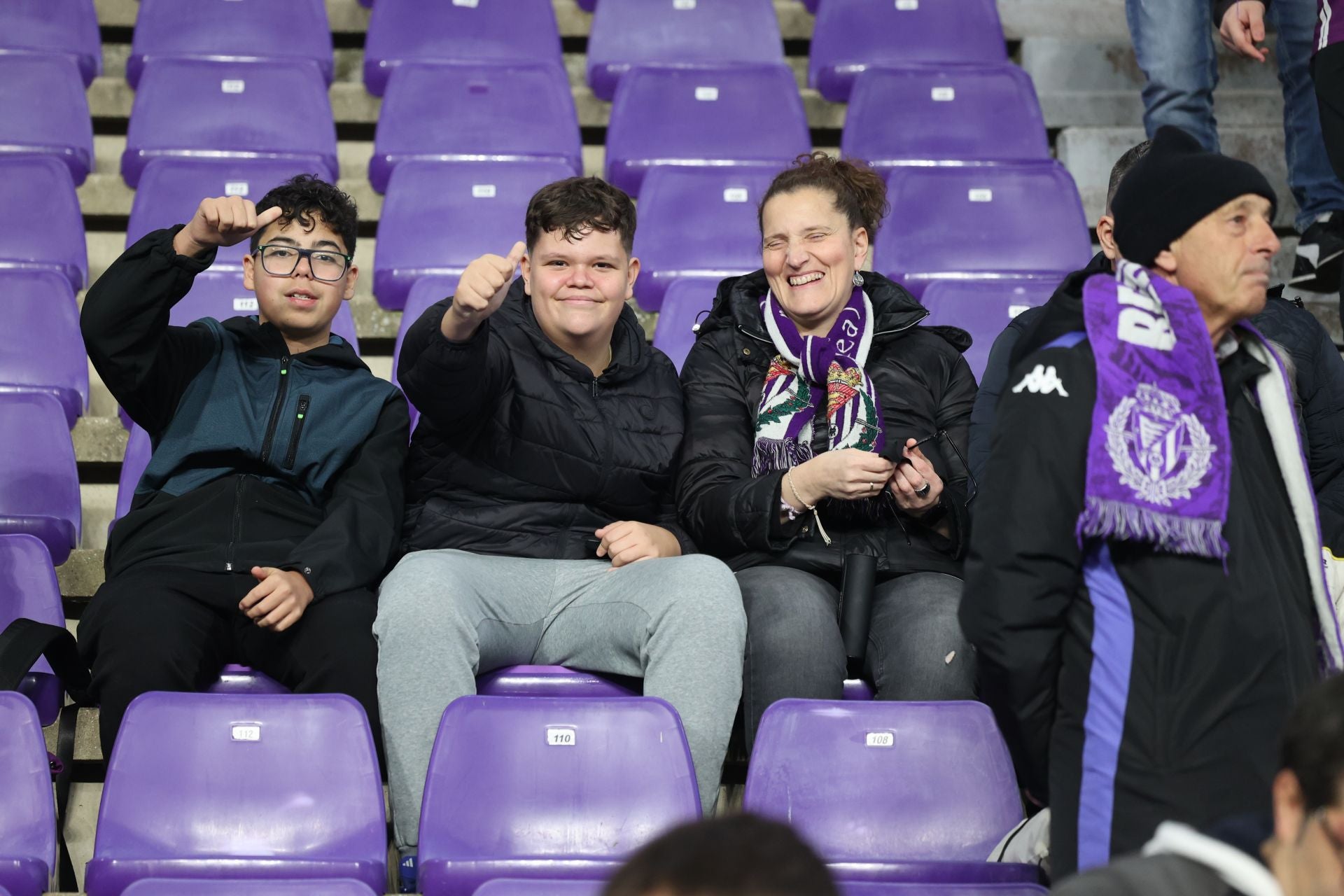 Búscate en la grada del estadio José Zorrilla (2/4)