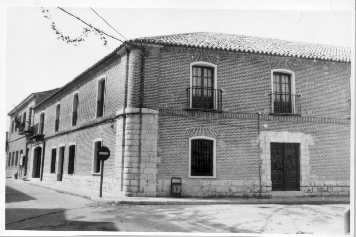 Ayuntamiento de Laguna de Duero en una de las primeras imágenes del archivo fotográfico de El Norte. 1985.