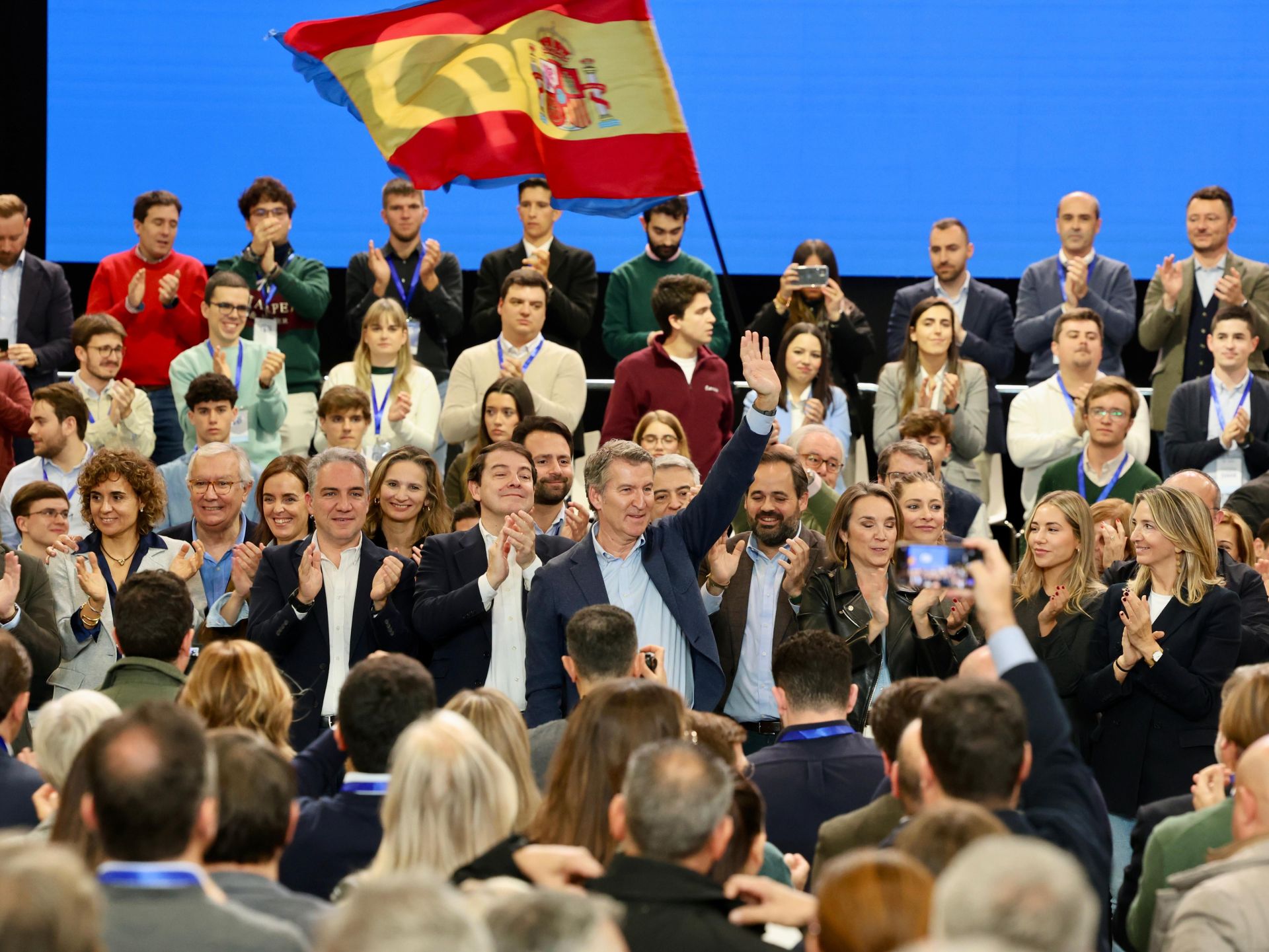 Alberto Núñez Feijóo y Alfonso Fernández Mañueco, en el acto político del PP en Valladolid.