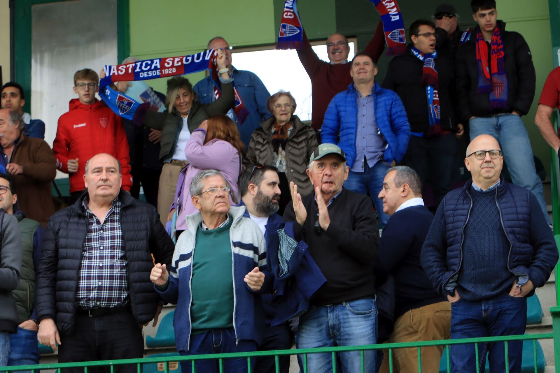 Búscate en las gradas de La Albuera durante la remontada de la Segoviana