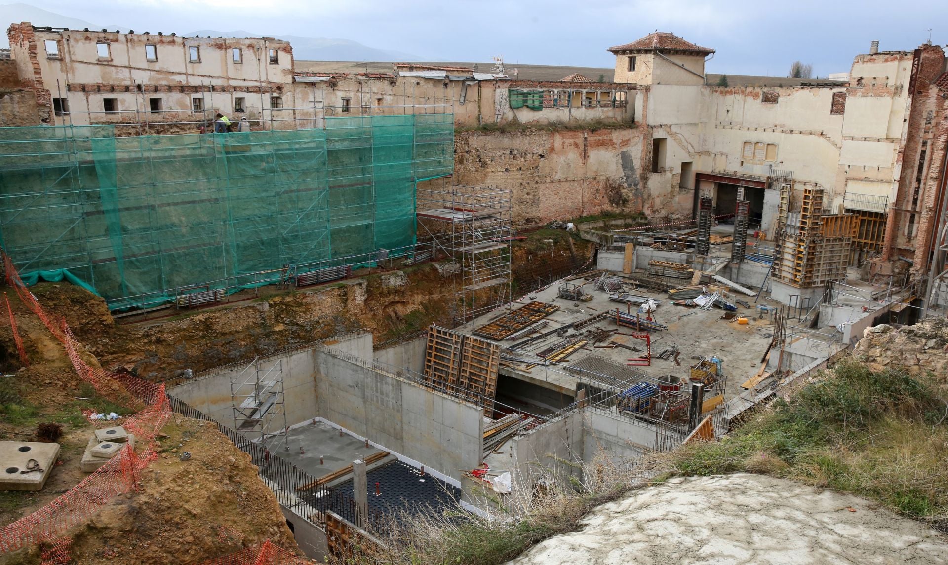 Estado actual de las obras de reconstrucción del teatro Cervantes de Segovia.