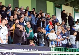 Grada de La Albuera durante el partido ante el Andorra.