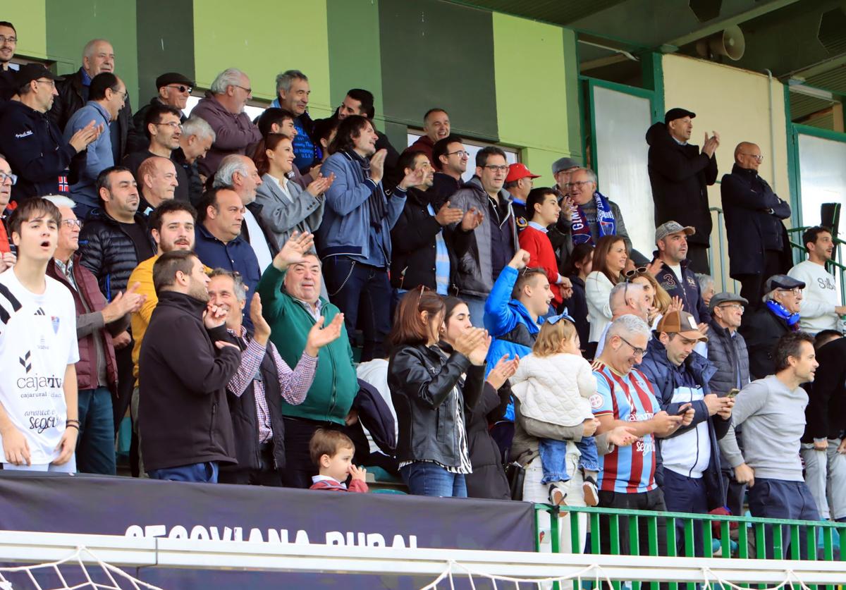 Grada de La Albuera durante el partido ante el Andorra.