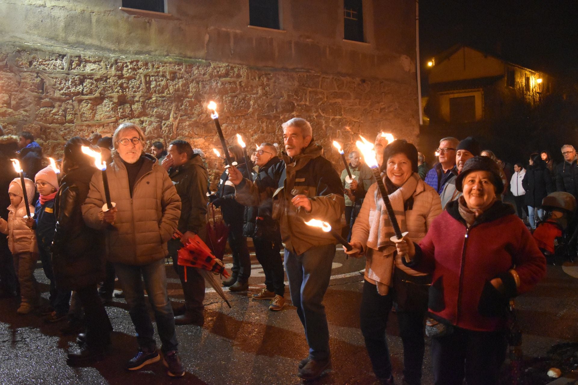 Barruelo festeja a Santa Bárbara con antorchas