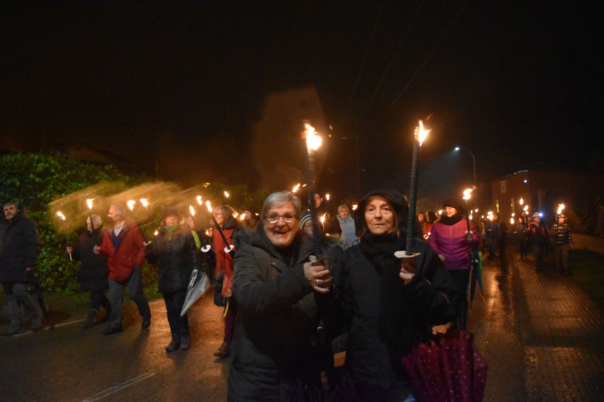 Barruelo festeja a Santa Bárbara con antorchas