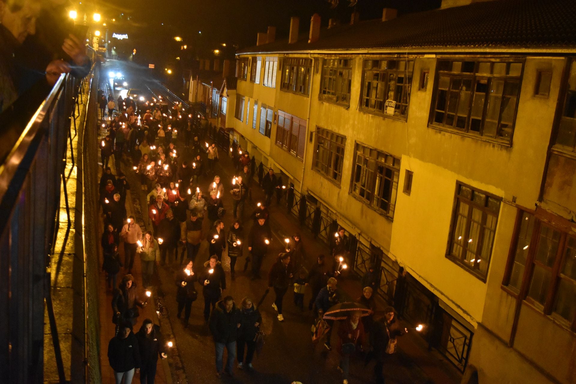 Barruelo festeja a Santa Bárbara con antorchas