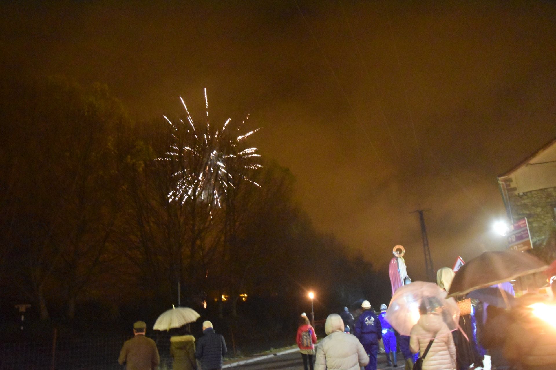 Barruelo festeja a Santa Bárbara con antorchas