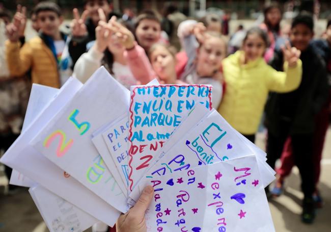 Escolares del colegio público Parque Alameda, en los actos de 25 aniversario del centro.