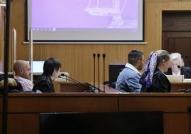 Presunto agresor y víctima, a la izquierda, durante el juicio celebrado este miércoles en la Audiencia de Valladolid.