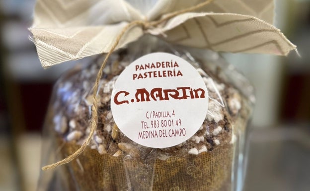 Panettone de dos chocolates con piñones.