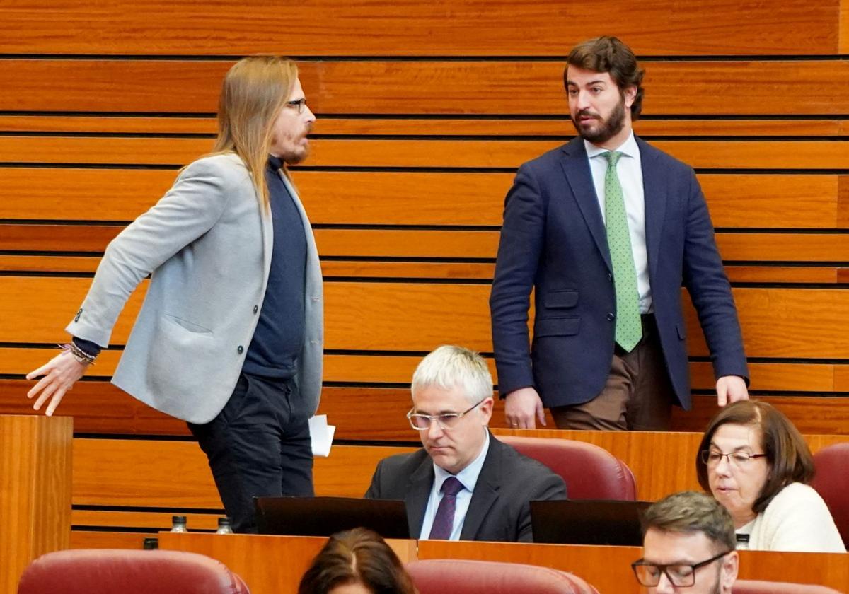 Pablo Fernández, de Unidas-Podemos, y Juan García-Gallardo, de Vox, este jueves, e el pleno de las Cortes de Castilla y León.