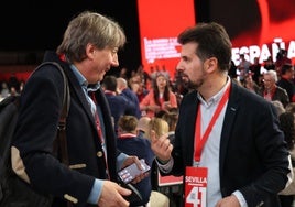 Carlos Martínez y Luis Tudanca hablan en el Congreso Federal de Sevilla.