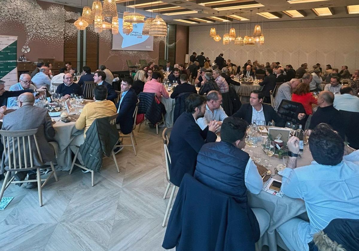 Asistentes a un banquete celebrado en fechas navideñas en un restaurante de Segovia.