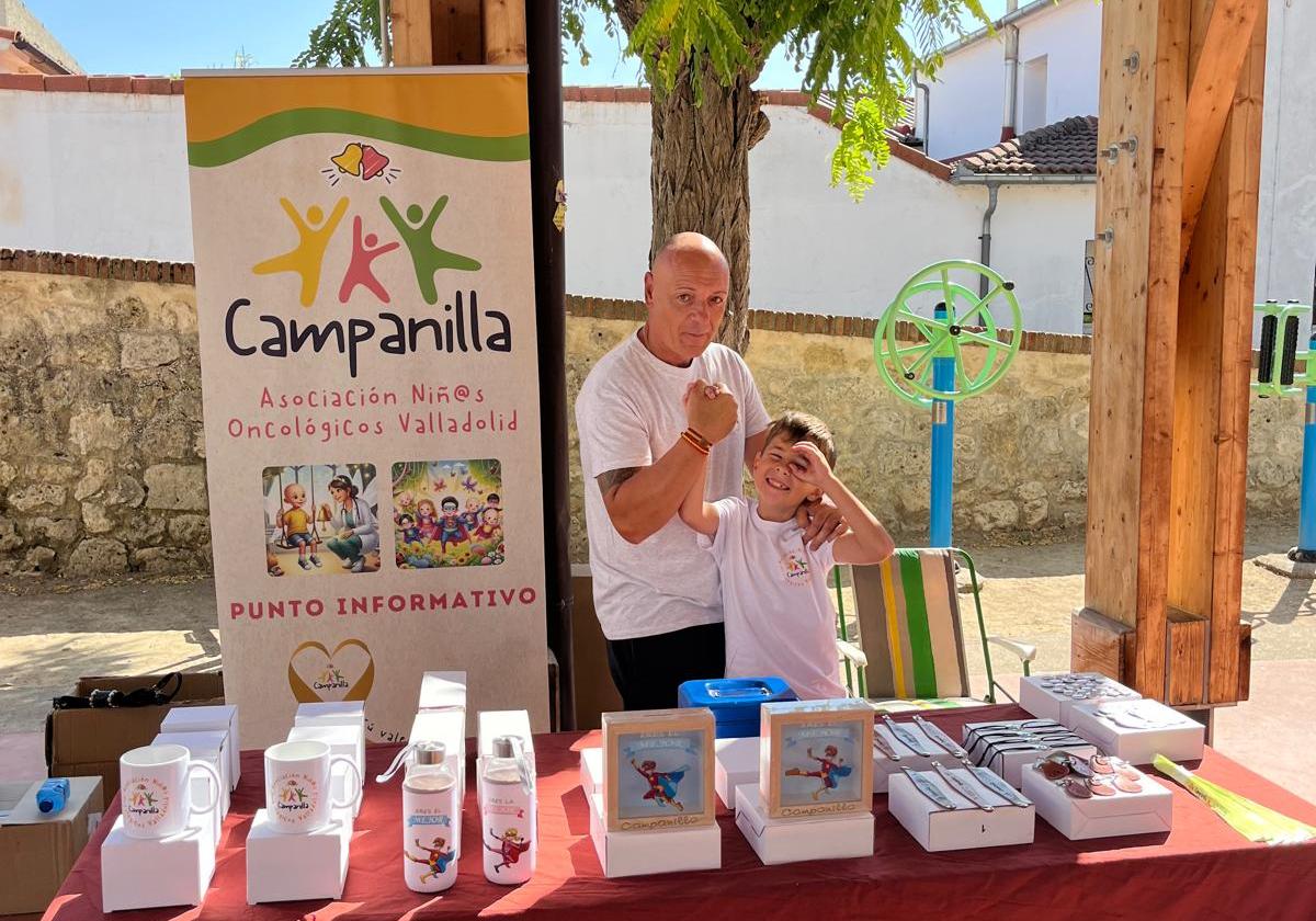 Pablo y José Luis, hijo y marido de Laura Curiel, en uno de los eventos de la entidad