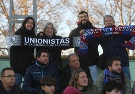 Aficionados en las gradas del Estadio de la Albuera