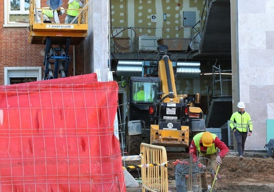 Obras en la reforma integral del complejo universitario Dacio Crespo.