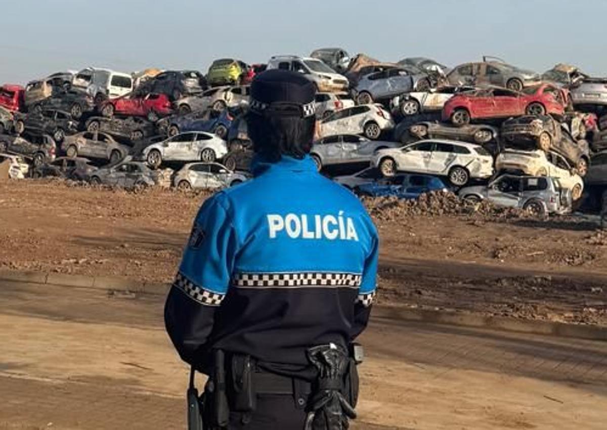 Imagen secundaria 1 - Los agentes vallisoletanos, en distintos escenarios durante su trabajo en la localidad valenciana.