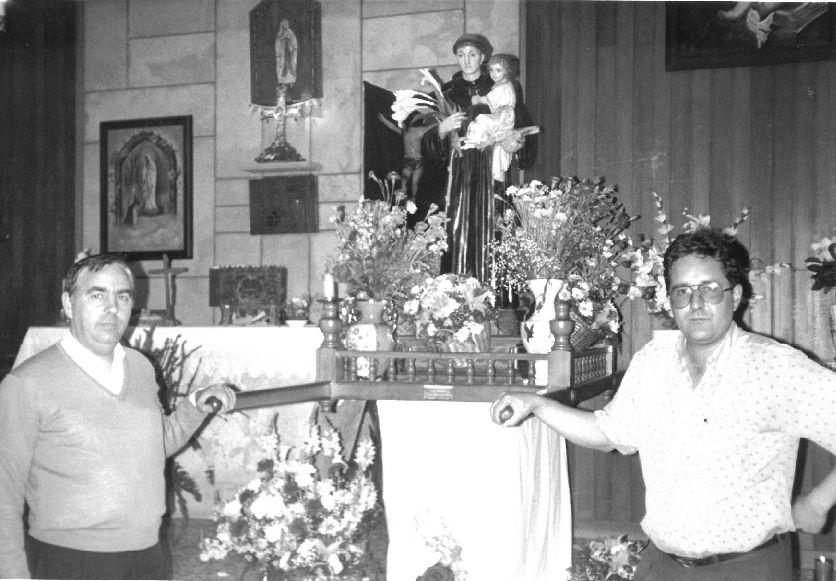 Cofrades con San Antonio de Padua. Junio de 1993.