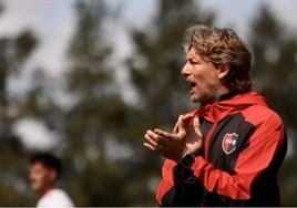 Gabriel Heinze, durante su etapa como entrenador en Newell's