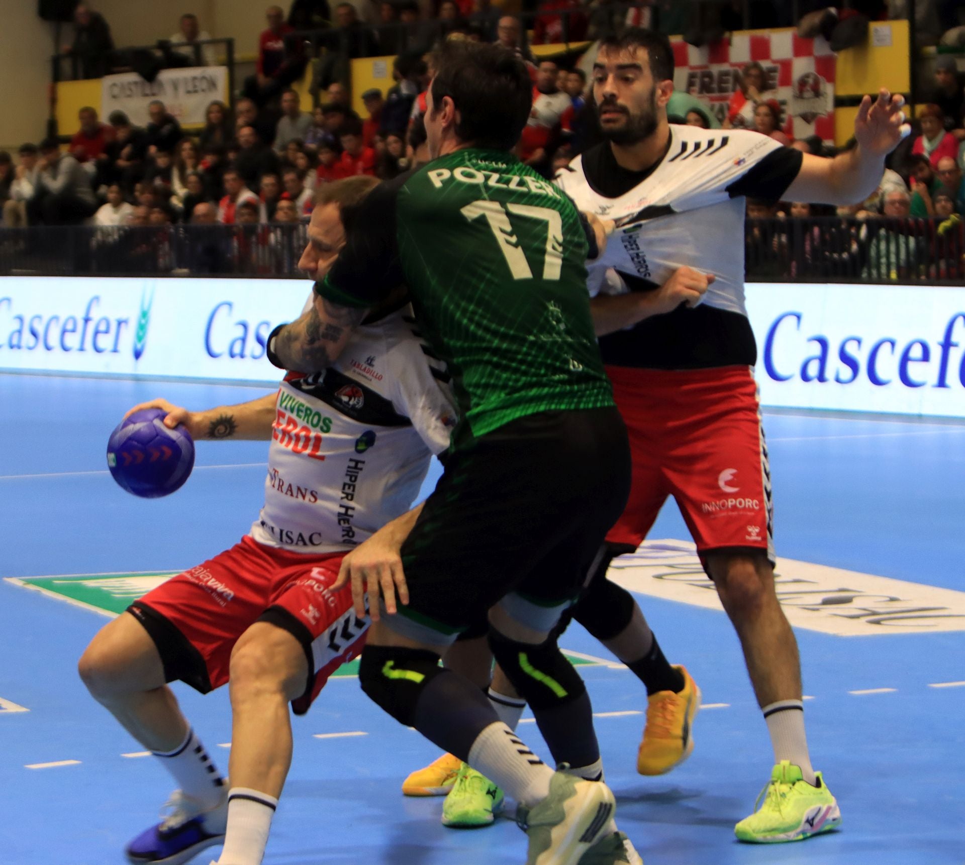 Fotos de la derrota del Balonmano Nava