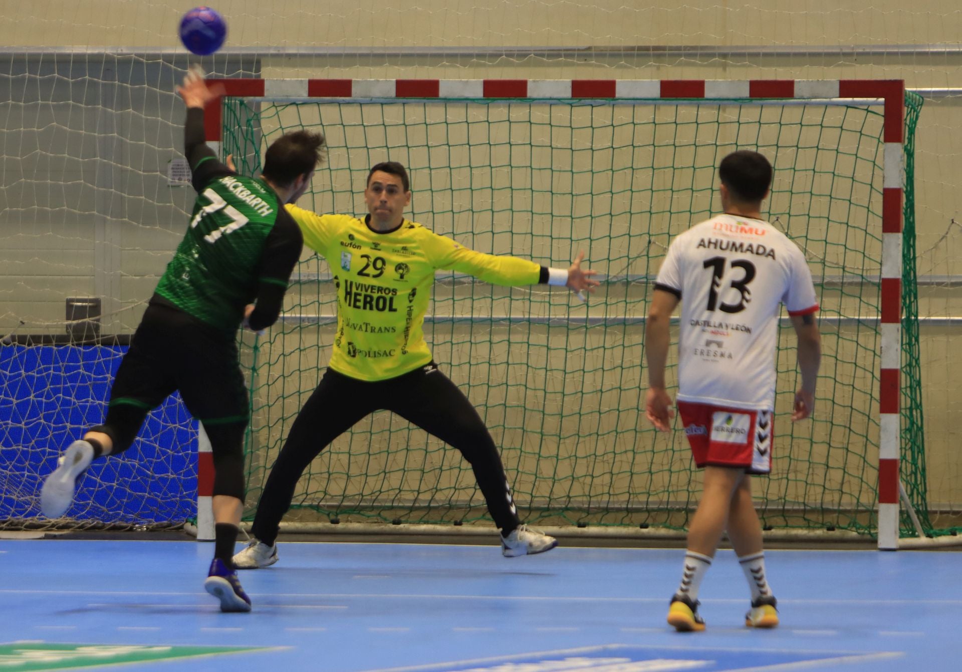 Fotos de la derrota del Balonmano Nava