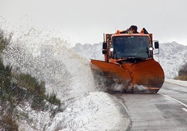 La nieve cubre la montaña de León en el puerto de Pajares y la comarca de los Argüellos.