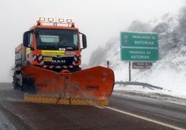 La nieve cubre la montaña de León en el puerto de Pajares y la comarca de los Argüellos.