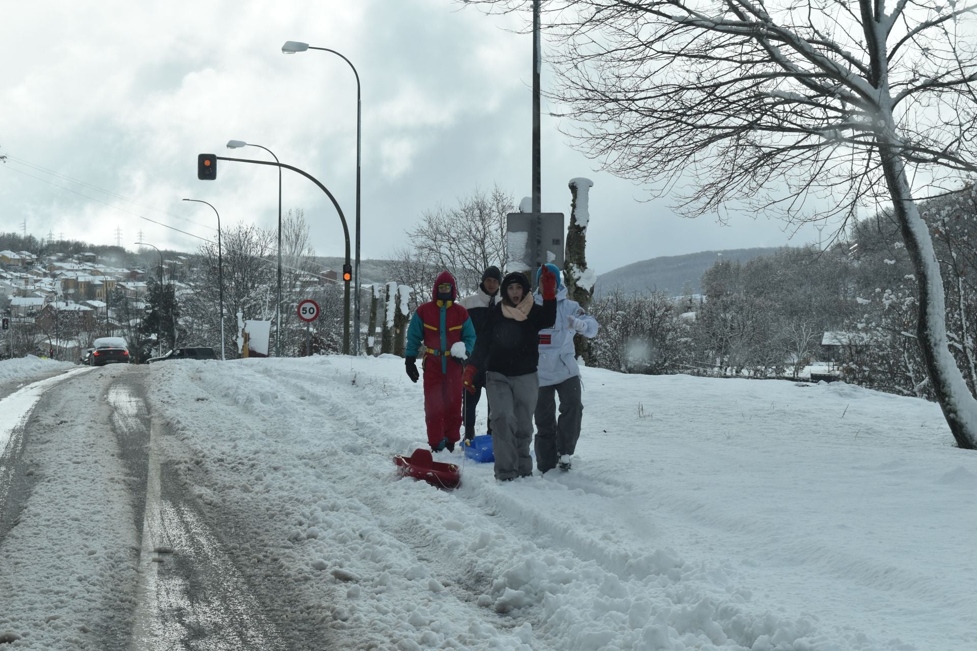 La nieve, perfecta aliada en un día festivo en la Montaña Palentina